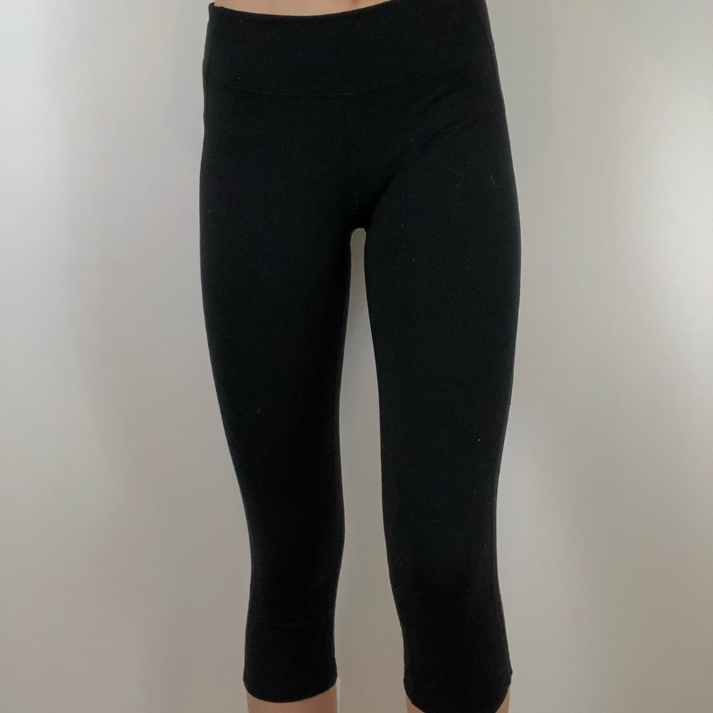 Black capris from the Gap! High waisted!